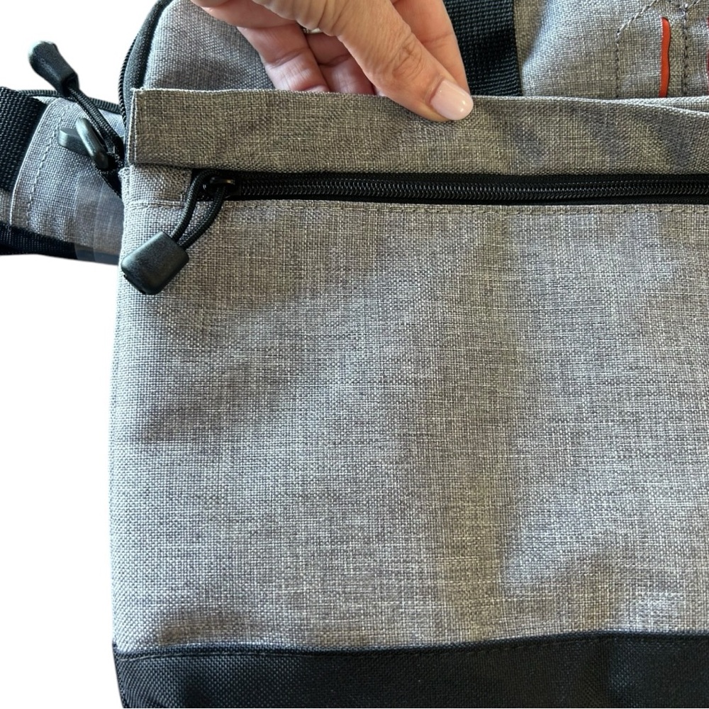 Targus Strata Slipcase (Pewter) Gray Laptop Bag - Picture 4 of 7